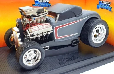 Muscle Machine 1/18 Scale Diecast 71166 - 1932 Ford Roadster - Grey - Image 1 of 4