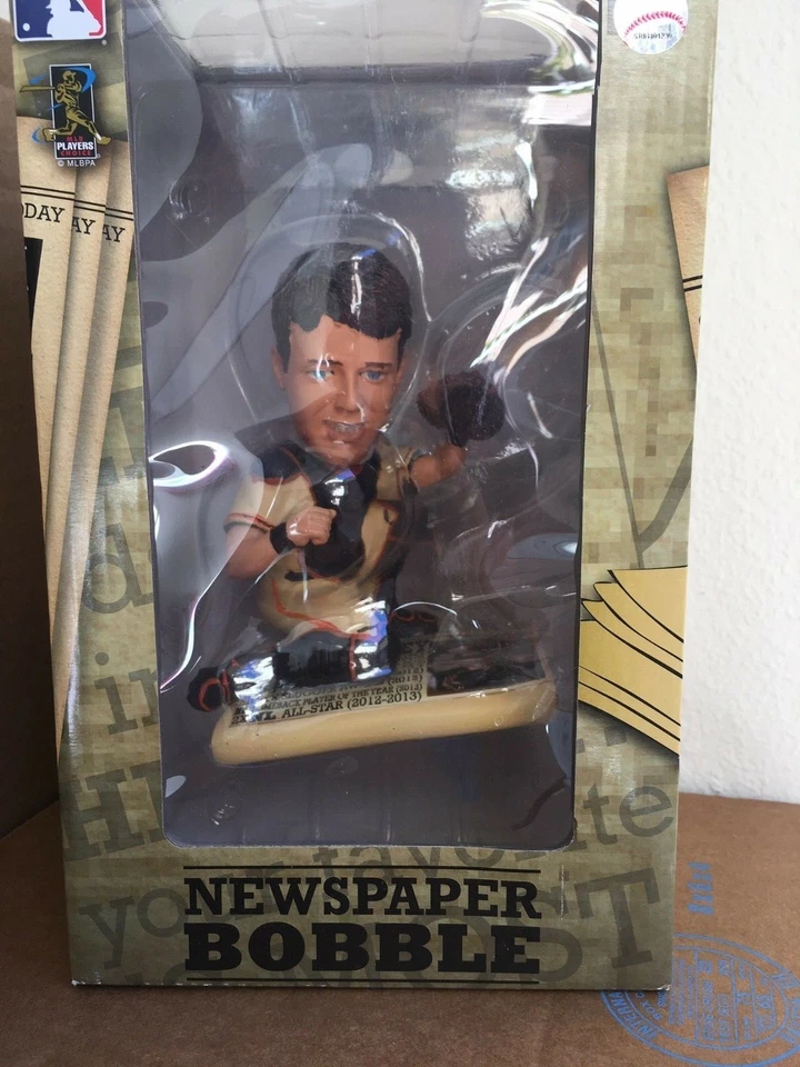 Bobblehead Buster Posey Forever Collectibles base de periódico 2014 Foto 1 de 1