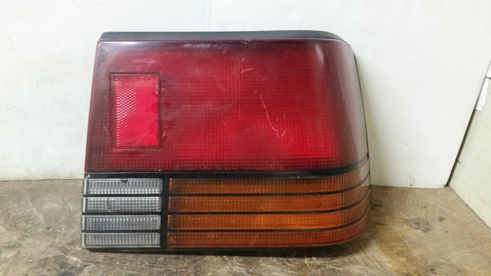 87 88 89 Chevrolet Spectrum sedán pasajero derecho luz trasera fabricante de equipos originales Foto 1 de 1