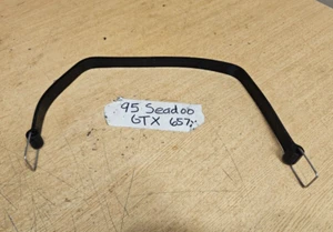95 SEADOO GTX 657X OEM OIL INJECTION TANK RUBBER STRAP 293850022 - Bild 1 von 4