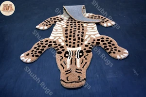 "Enhance Your Home with a Luxurious Hand-Tufted Rug: Bronze with White Border Cr - Picture 1 of 1