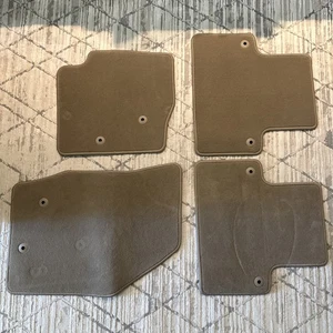 Genuine Volvo XC90 Custom Carpet Floor Mat Set (4) Soft Beige 2007-2014 39866274 - Bild 1 von 8