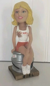Hooters Girl Wackelkopf herrlich klebrig und doch unraffiniert einzigartig selten Sammlerstück - Bild 1 von 8