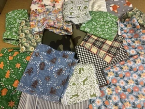 2,6 kg Stoffreste Reste (meist bedruckte Baumwollmischungen) - Bild 1 von 3