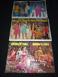 3 volantini Columbia Minerva vintage anni 70 modelli all'uncinetto per abbigliamento GROOVY - Foto 1 di 11