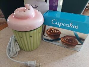 Scentsy Cupcake Wax Warmer Pink and Green W/ Recipe  Box.