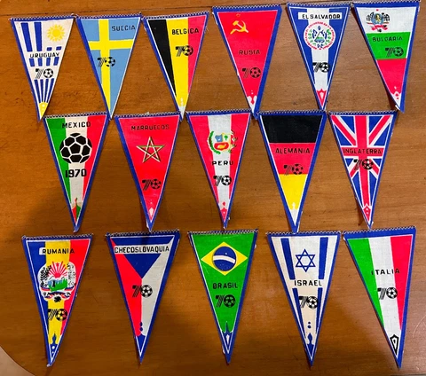 1970 MEXICO FIFA WORLD CUP Complete Set of 16 SOUVENIR PENNANTS Soccer Football Cover