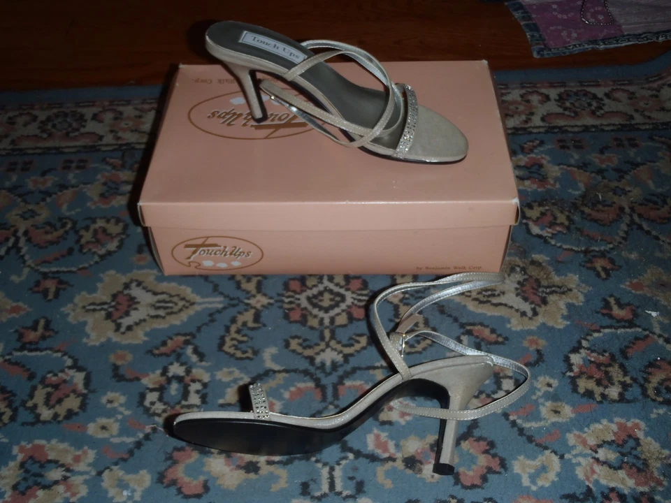 Sapatos formais de casamento retoques prata cetim biqueira aberta ~ tamanho 6M novo na caixa muito bom - Imagem 1 de 4