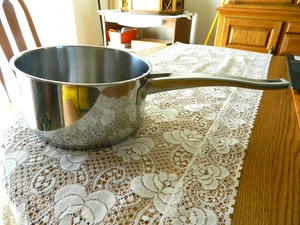 Cooking With Calphalon #8702 Stainless Steel 2 Qt. Open Saucepan - EUC - Picture 1 of 6