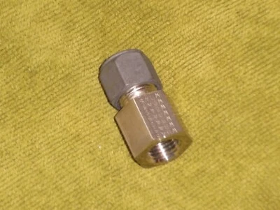 Parker® 3/8 compression X 1/4 NPT FEMALE CONNECTOR 316 Stainless Steel 1/4" FNPT - Image 1 of 3