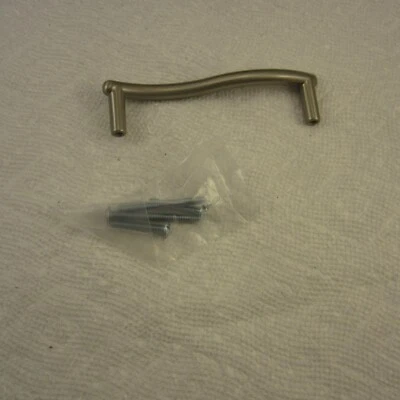 Liberty Lote de 9 tiradores de cajón de gabinete de cocina de níquel satinado 96 mm P83506H-SN-C. Foto 1 de 4