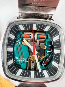 Orologio vintage anni 70 Bulova Accutron Spaceview 36mm stile TV forcella tuning NON TESTATO - Foto 1 di 17
