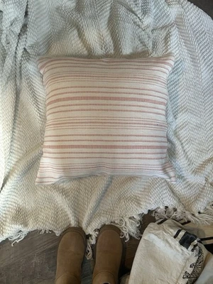 Ralph Lauren红白条纹口音枕头20英寸 — 第 1/2 张图片