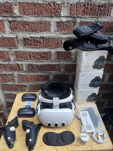 Oculus Meta Quest 3 VR HEADSET 3x 2.0 Vive Trackers & Battery Packs Free Ship - Picture 1 of 12