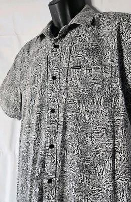 Volcom Mens Shirt Large Regular Fit Short Sleeve Button Up Collared Zebra - Image 1 of 4