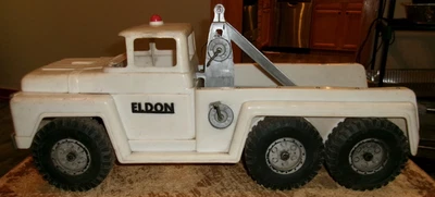 Grúa Eldon 21"L de plástico años 60 ver descripción está sucia en buen estado usada Foto 1 de 4