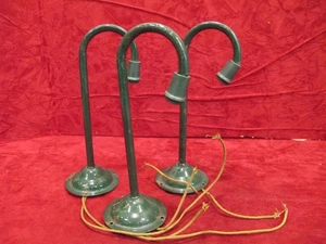 3 LIONEL Prewar  Lamp Posts - O Gauge - Olive Green~ untested - Picture 1 of 8