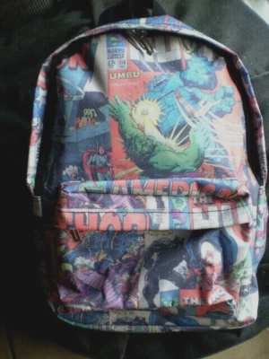MARVEL COMICS Rucksack SUPERHELDEN RETRO – LOOK / STIL Die Ruhmreichen Rächer