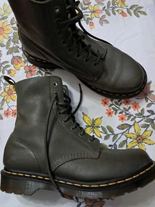 Dr. Martens 1460 Pascal Leather Boots 8 Eyelets Olive Green Size 9 Air Wair - Picture 1 of 16