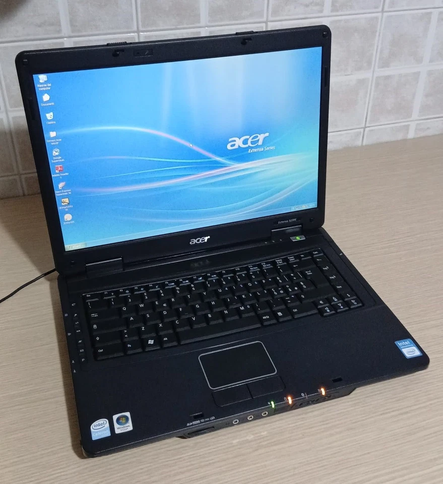 Notebook Acer con Windows XP Pro (Intel Dual-Core)(2GB DDR2)(250GB)(15.4') - Immagine 1 di 4
