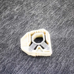 VOLKSWAGEN GOLF Staffa montaggio gomma per radiatore superiore MK6 1Z0121367B - Picture 1 of 4