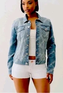 True Religion Women’s All Over logo Trucker Jeans Jacket Light Wash Size L - Picture 1 of 10