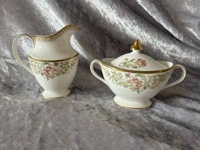 Royal Doulton Lichfield Creamer Jug And Sugar Bowl 22 Karat Guilt - Image 1 of 4
