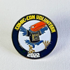 San Diego Comic-Con 2022 Volunteer Pin Enamel Button Exclusive Toucan Bird | New - Picture 1 of 3