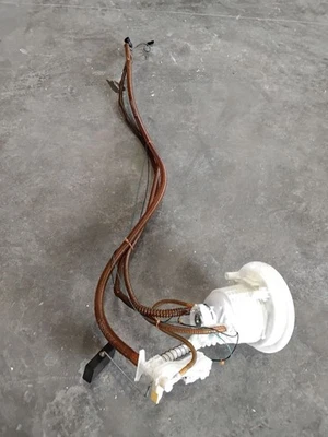 Conjunto de bomba de combustible para pasajeros montado en tanque de combustible para cargador 06-21 3565274 Foto 1 de 4