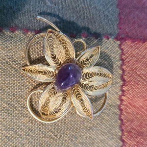 VINTAGE ANTIQUE BROOCH GOLD Tone AND AMETHYST Centre Flower - Picture 1 of 6