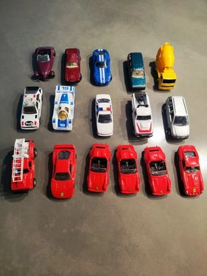 16 Stück Maisto 1:64 Modellautos Vintage sehr seltene Modelle - Immagine 1 di 4