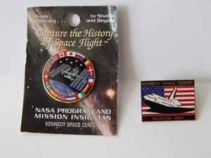 2 Kennedy Space Center NASA Enameled Collectible Lapel Pins Tacks Badges - Foto 1 di 5