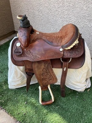 Selim Ortoflex Courts Saddlery Dee Pickett 16 pol. - Imagem 1 de 4