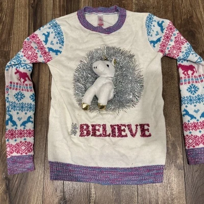 Suéter No Boundaries Unicorn Believe Feo Navidad Blanco Rosa Azul M Foto 1 de 4
