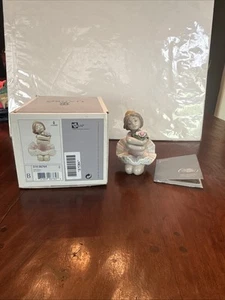 Lladro 6764 My Debut Ballerina with Flower Bouquet Porcelain Figurine w/ Box - Picture 1 of 10
