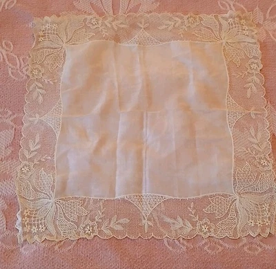 Lenço de casamento vintage antigo de seda flores florais nupciais acabamento em renda marfim  - Imagem 1 de 4