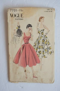 Vestido vintage Vogue 7701 1952 talla 12 busto 30/cadera 33--completo - Imagen 1 de 2