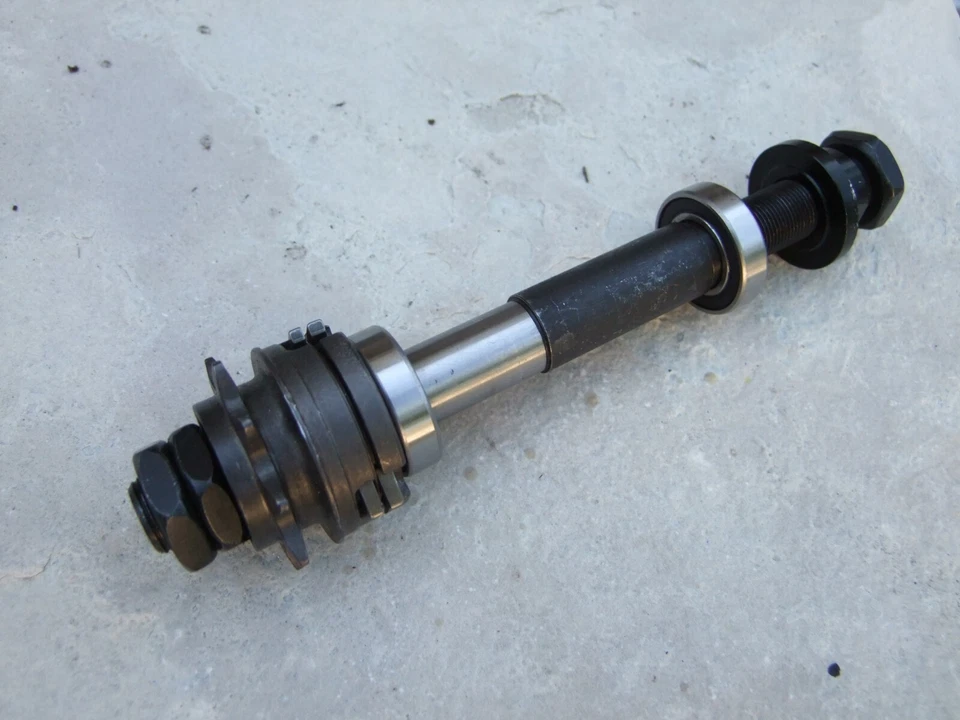 Eastern 9T Driver Rear 14mm Axle With Driver, nuts and Sealed Bearings 7" Long - Image 1 of 3