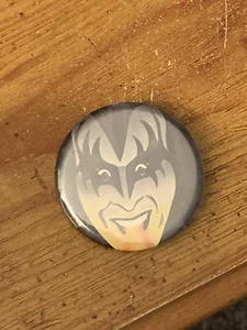 VINTAGE 1970’s GENE SIMMONS KISS PIN BUTTON BADGE 2.25” - Picture 1 of 2