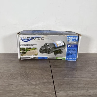 Bomba de diafragma Everflo EF2200-QA-BOX 2,2 GPM 12 V - Puerto de conexión rápida, negro Foto 1 de 4