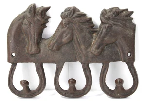 Herradura de hierro fundido tres ganchos cabezas de caballo tachuela decoración ropa mudroom 8x6 - Imagen 1 de 6