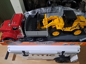 DRIVEN by Battat Jumbo Carrier LKW abnehmbarer Lader Lichter Geräusche bewegliche Rampe - Bild 1 von 2