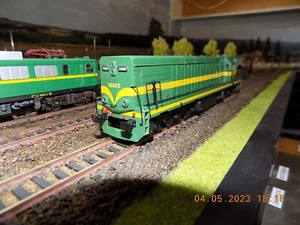 LOCOMOTORA 1900 AMERICANA RENFE H0 DC ANALOGICA CON LUZ. MODELO AMF LATON - Imagen 1 de 10
