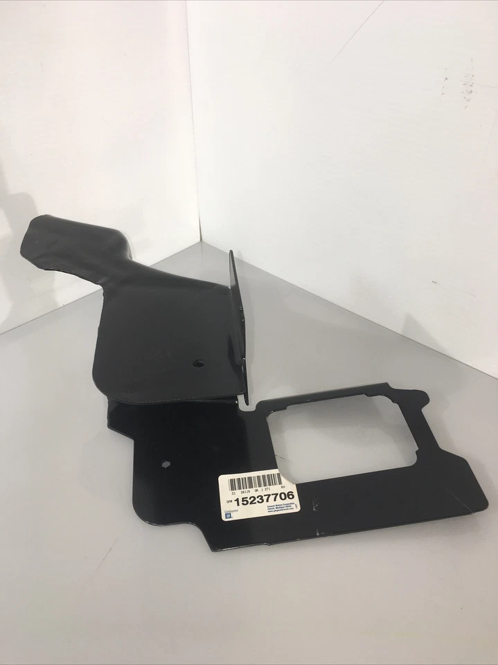 EXTENSIÓN SOPORTE RADIADOR INFERIOR DELANTERO ORIGINAL GM RH 06-11 LUCERNE DTS 15237706  Foto 1 de 4