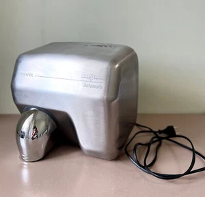 SANIFLOW E-05 ACS Acabado Cepillado Baño Flujo Automático Secador de Manos FUNCIONA Usado - Imagen 1 de 8