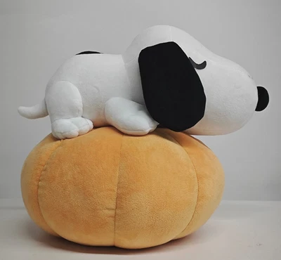 BABY SNOOPY PEANUTS SDCC COMIC CON EXCLUSIVE TOY TEMPLE 9" PLUSH LIM 1000 PCS - Image 1 of 3