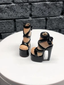 Scarpe Bratz Princess Tacchi Personalizzate Resina Lacci Neri, Tono Pelle Chiara - Foto 1 di 8