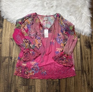 JOHNNY WAS L Mazzy Blumendruck bestickt Netz Schlitz V-Ausschnitt Bauernbluse Neu mit Etikett - Bild 1 von 11