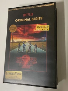 🧷 StrangerThings Season 2 Blu-Ray DVD Collector's Edition👌missing 1Disc,Read👇 - Picture 1 of 3