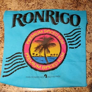 Camiseta de Colección RonRico Premium RonRico Especiado XL FOTL Mejor Etiqueta Cerdosa Beber Alcohol Usada en Excelente Condición - Imagen 1 de 6